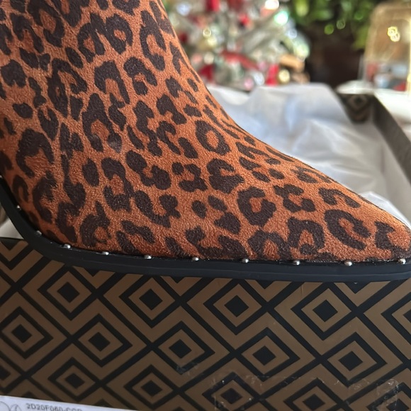 NWB Animal print ! - Picture 4 of 6